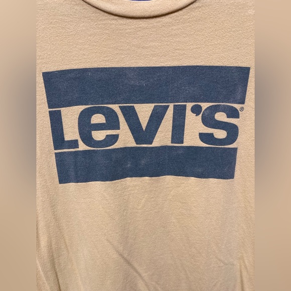 ❗️Levi’s Retro T-Shirt❗️ - Picture 3 of 4